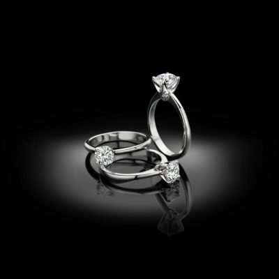 Superb in its simplicity, this classic engagement ring.