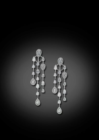 A contemporary version of classic gala luster earrings.